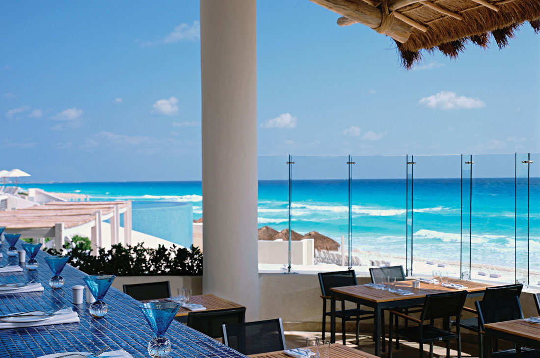 カリブ海を臨むレストラン「Azur」