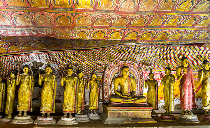 ダンブッラ石窟寺院　仏像